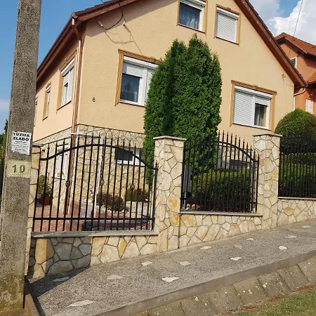 Fűvészkert Apartman